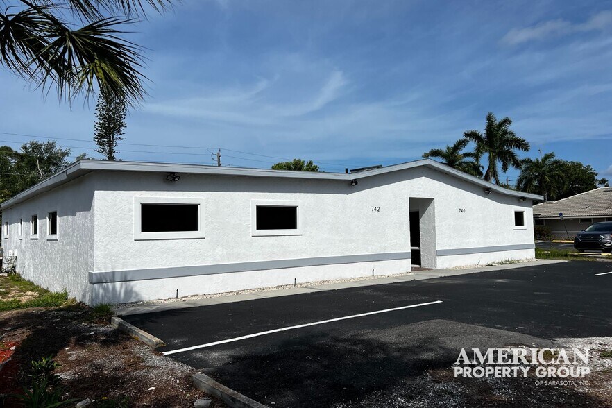 740 The Rialto, Venice, FL à vendre - Photo de l’immeuble – Image 2 sur 18
