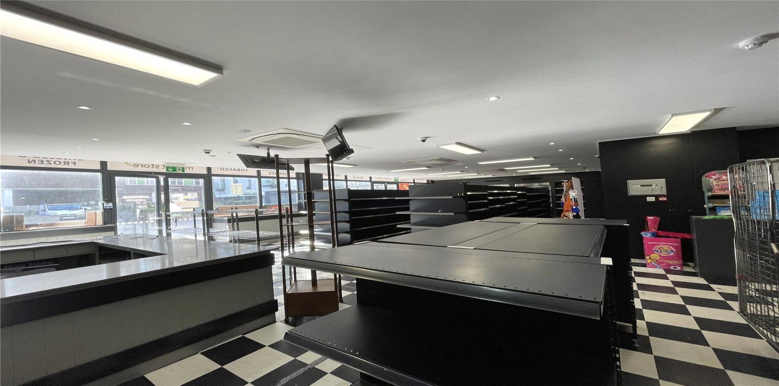 73 Victoria Av, Southend-On-Sea, ESS SS2 6FP - Lot 2 - - Photo intérieure - Image 1 of 1