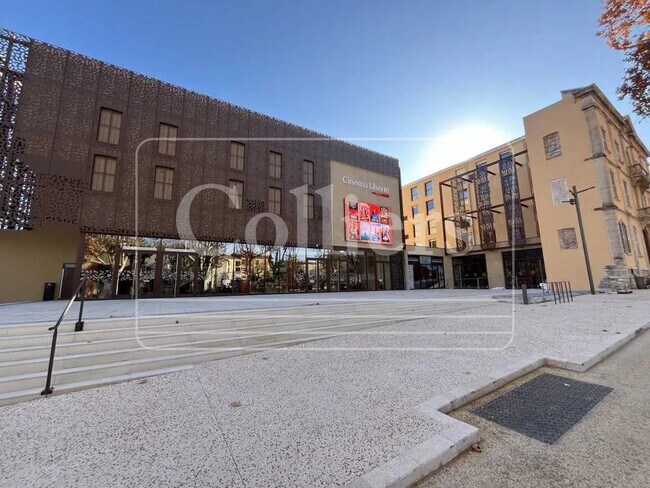 Plus de détails pour Local commercial à vendre