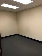 115-151 SULLYS Trl, Pittsford, NY à louer Photo intérieure– Image 2 sur 4