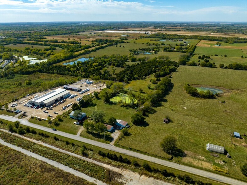 9730 Sunflower Rd, De Soto, KS à vendre - Photo de l’immeuble – Image 3 sur 33