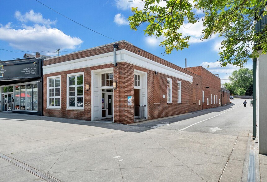 1323 Grandin Rd SW, Roanoke, VA à louer - Photo de l’immeuble – Image 1 sur 5