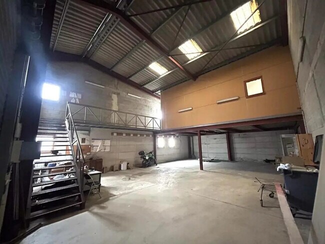 Plus de détails pour Industriel/Logistique à louer