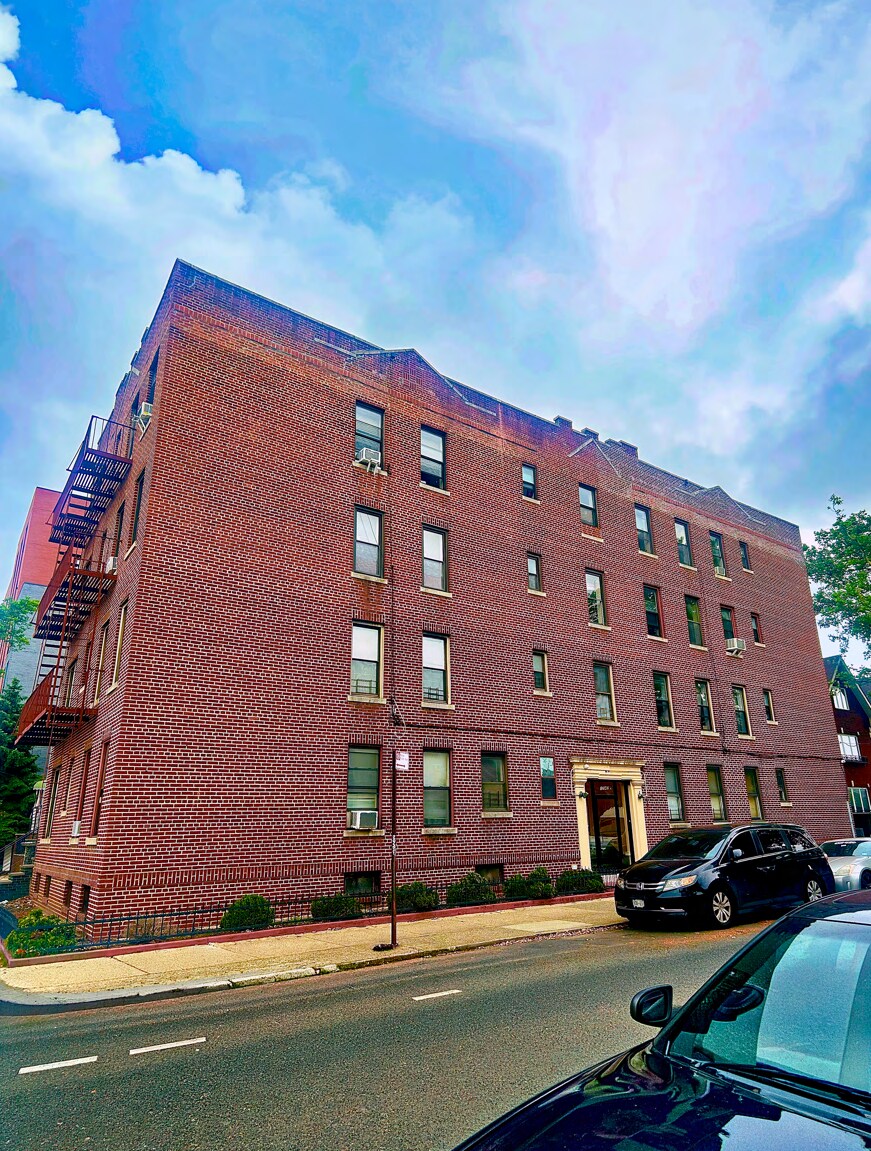 1742 E 2nd St, Brooklyn, NY à vendre Photo principale– Image 1 sur 15