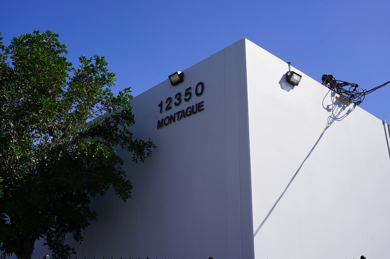 12350 Montague St, Pacoima, CA 91331 - Lot F & G - - Photo intérieure - Image 2 of 6