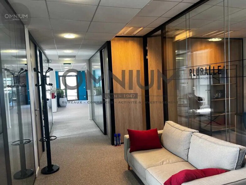 Bureau dans Écully à louer - Photo de l’immeuble – Image 3 sur 8