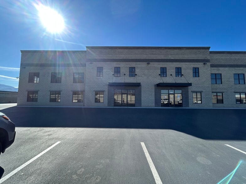 564 W 700 S, Pleasant Grove, UT à louer - Photo de l’immeuble – Image 3 sur 21