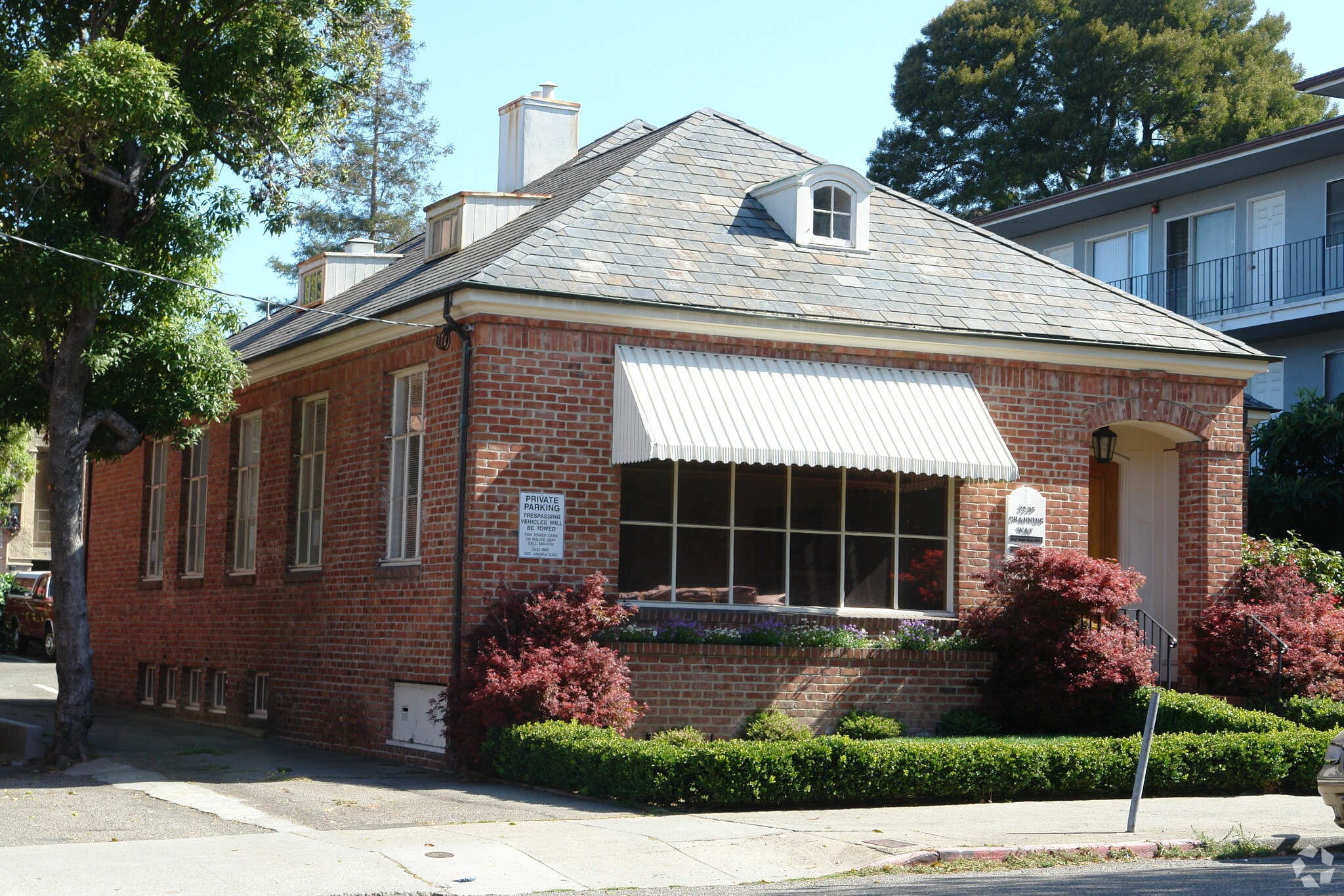 2235 Channing Way, Berkeley, CA à louer Photo principale– Image 1 sur 9