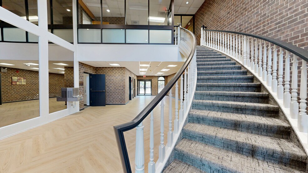 825 E Golf Rd, Arlington Heights, IL à louer - Numérisation 3D Matterport – Image 2 sur 16