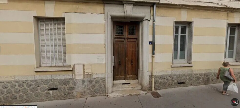 Local commercial dans Oullins à louer - Photo de l’immeuble – Image 1 sur 1