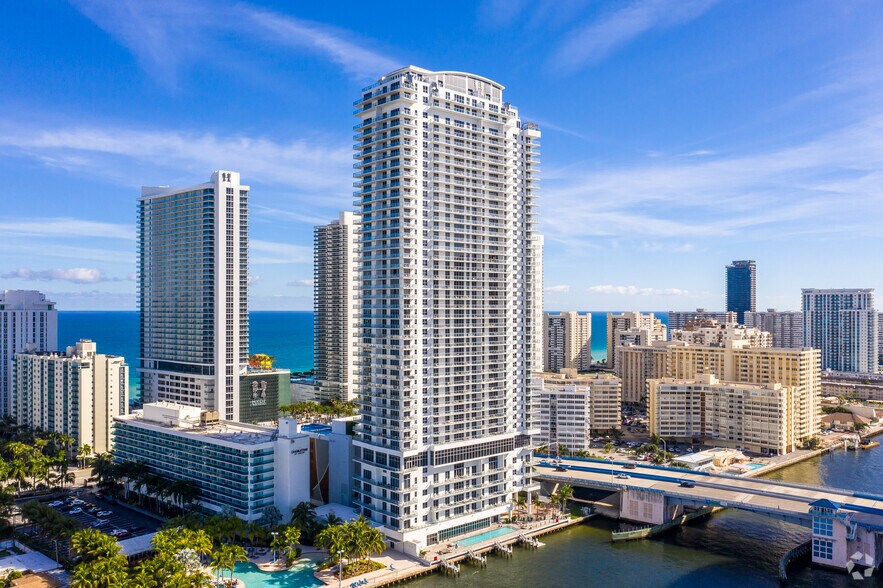 4010 S Ocean Dr, Hollywood, FL à louer - Photo principale – Image 1 sur 89