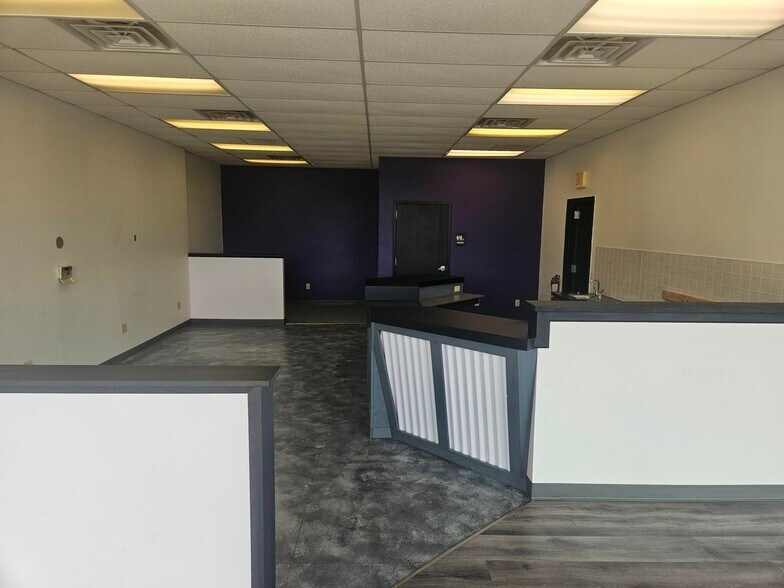 120-180 S Western Ave, Juneau, WI à louer - Photo de l’immeuble – Image 3 sur 8