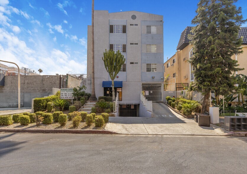 810 S Berendo St, Los Angeles, CA à vendre - Photo de l’immeuble – Image 1 sur 12