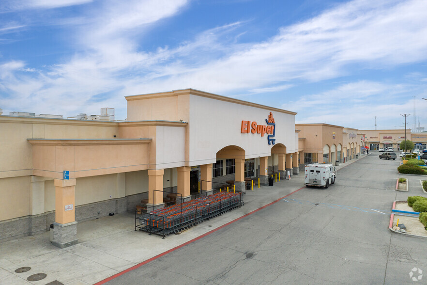 568-618 S Mount Vernon Ave, San Bernardino, CA à louer - Photo principale – Image 1 sur 6