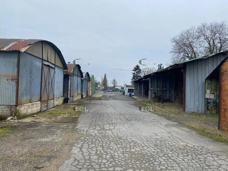 Local d’activités dans Santeny à louer - Photo de l’immeuble – Image 2 sur 6