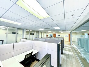 16800 Aston St, Irvine, CA à louer Photo intérieure– Image 2 sur 2