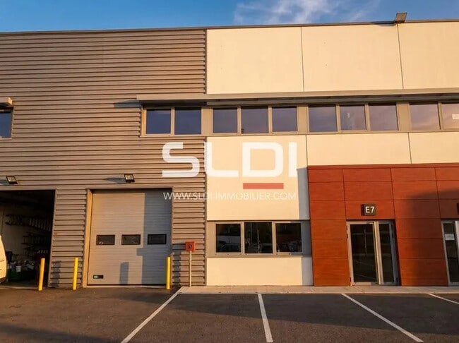 Plus de détails pour 50 Rue Jean Zay, Saint-Priest - Local d'activités à louer