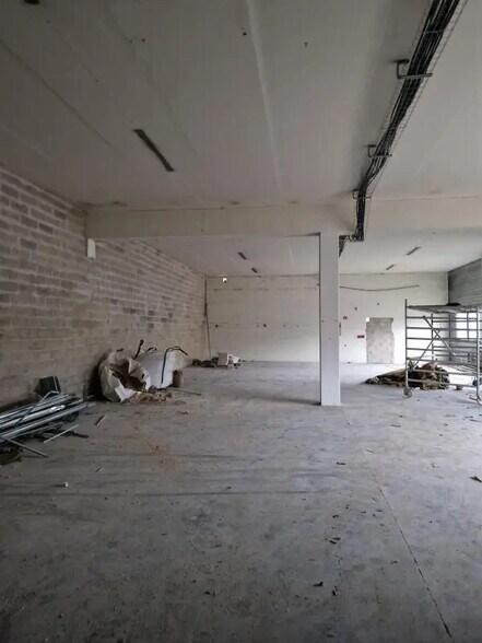 Local d’activités dans Taverny à louer - Photo de l’immeuble – Image 2 sur 9