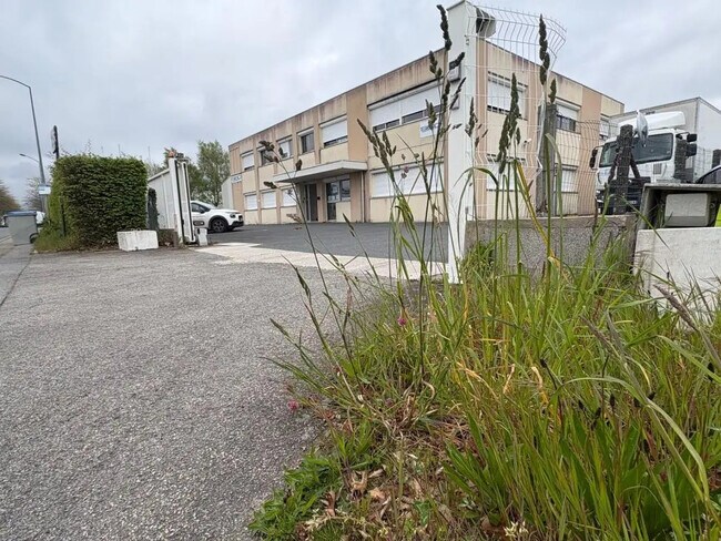 Plus de détails pour Bureau, Local d'activités à louer