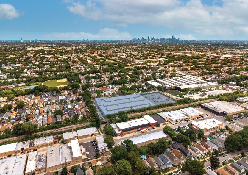 4533 W Roscoe St, Chicago, IL à vendre - Photo de l’immeuble – Image 1 sur 3