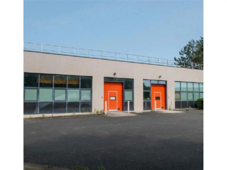 Local d’activités dans Villebon-sur-Yvette à louer - Photo de l’immeuble – Image 3 sur 9