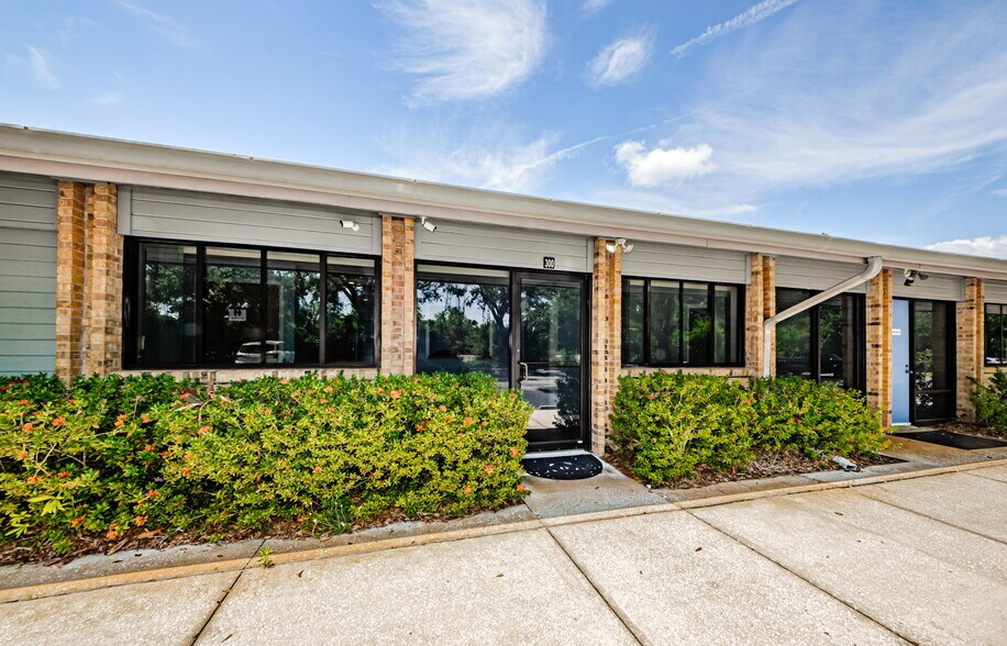701 Enterprise Rd E, Safety Harbor, FL à louer - Photo de l’immeuble – Image 2 sur 25