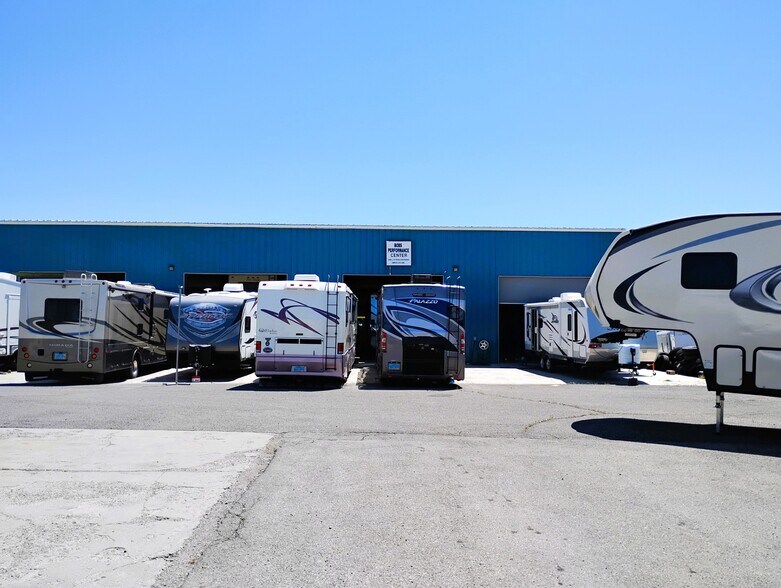 1417 Industrial Way, Gardnerville, NV à vendre - Photo de l’immeuble – Image 3 sur 27