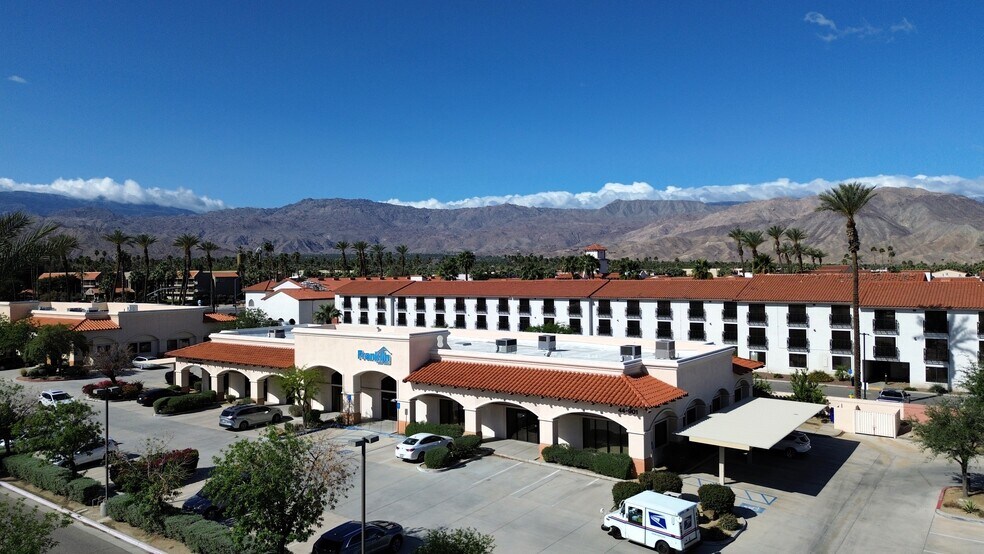 44901 Village Ct, Palm Desert, CA à louer - Photo de l’immeuble – Image 2 sur 6