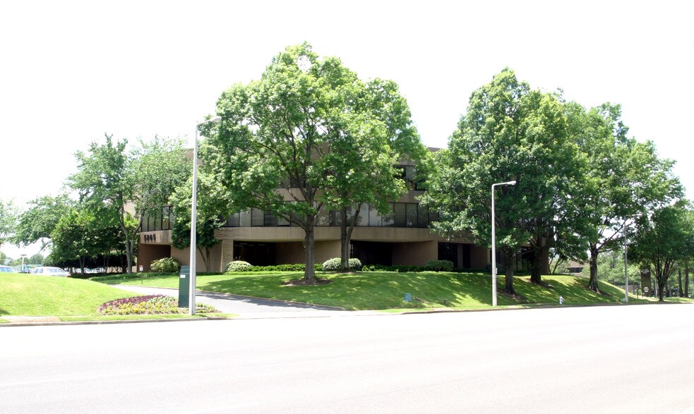 5865 Ridgeway Center Pky, Memphis, TN à louer - Photo de l’immeuble – Image 2 sur 5