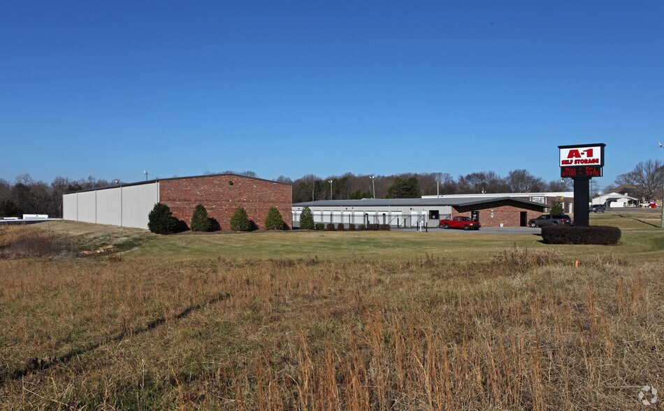 14735 Lucia Riverbend Hwy, Stanley, NC à louer - Photo principale – Image 3 sur 7