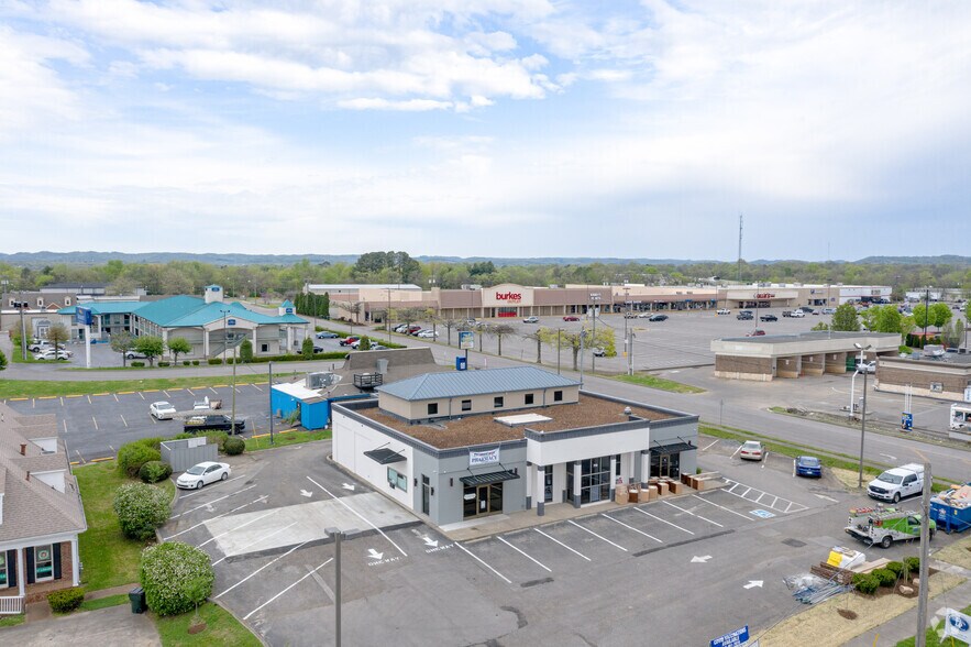 710 Nashville Pike, Gallatin, TN à louer - Photo de l’immeuble – Image 2 sur 5