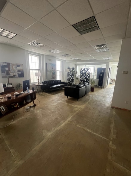 353 Broadway, Troy, NY à louer - Photo intérieure – Image 2 sur 5