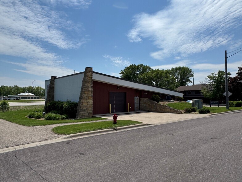 2110 9th St E, Glencoe, MN à louer - Photo de l’immeuble – Image 1 sur 8