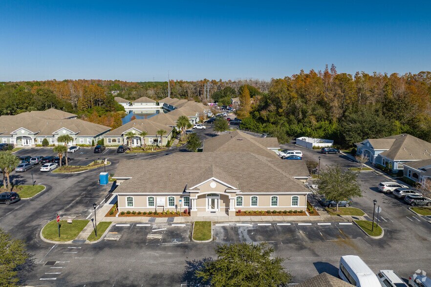 13021 W Linebaugh Ave, Tampa, FL à louer - Photo de l’immeuble – Image 3 sur 10