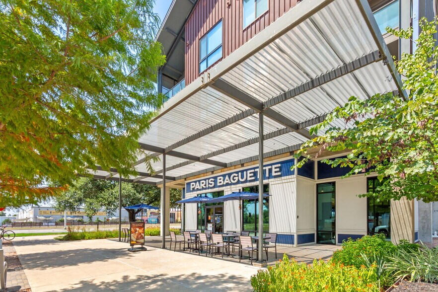 110 Jacob Fontaine Ln, Austin, TX à louer - Photo de l’immeuble – Image 3 sur 19