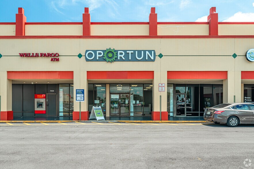 7388-7562 W Commercial Blvd, Lauderhill, FL à louer - Photo de l’immeuble – Image 3 sur 17