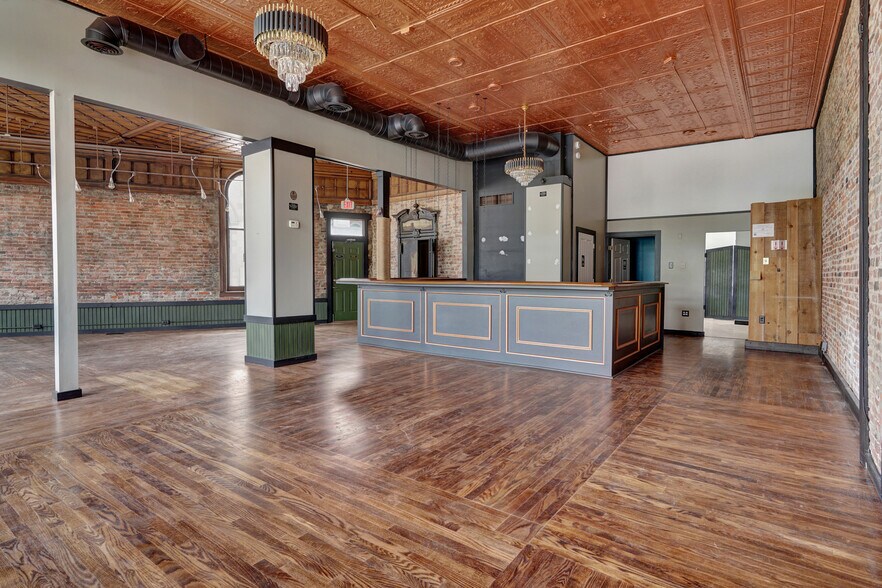 902 Military Ave, Port Huron, MI à louer - Photo de l’immeuble – Image 2 sur 20