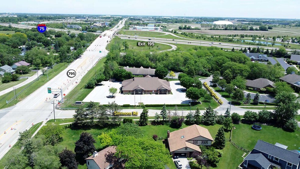 28370 Kensington Ln, Perrysburg, OH à vendre - Photo de l’immeuble – Image 2 sur 6