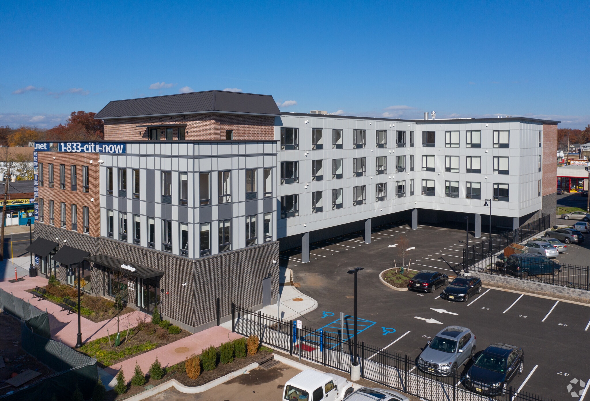 1120 E St. Georges Ave, Linden, NJ à louer Photo de l’immeuble– Image 1 sur 9