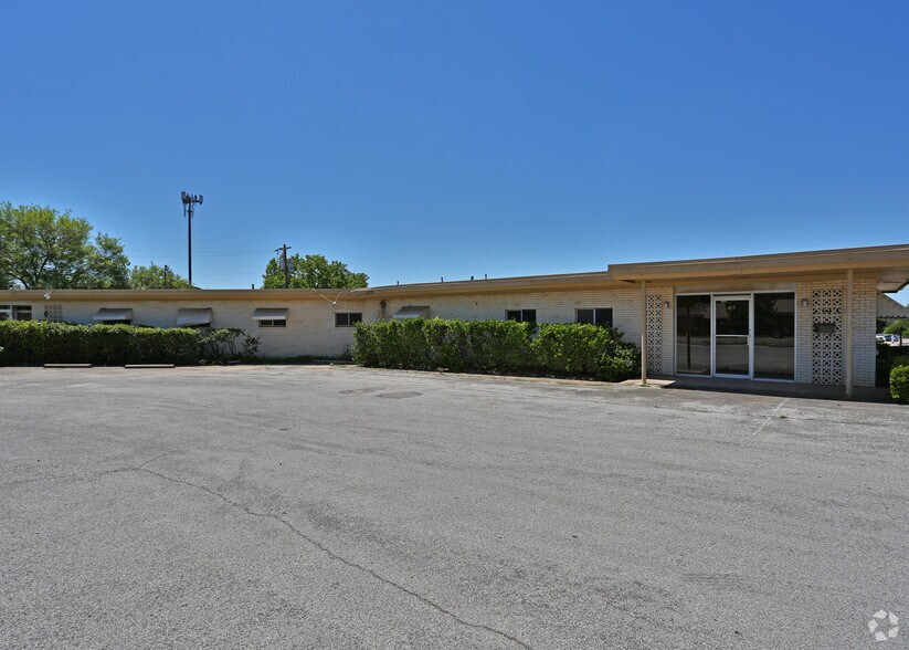 820 Uptown Blvd, Bedford, TX à vendre - Photo de l’immeuble – Image 2 sur 5