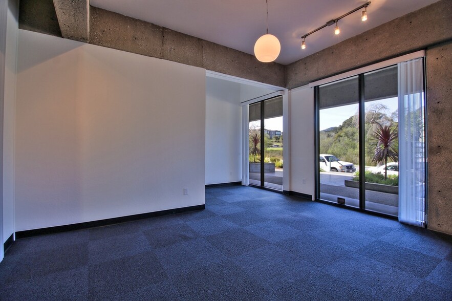 660 Camino Aguajito, Monterey, CA à louer - Photo de l’immeuble – Image 3 sur 11