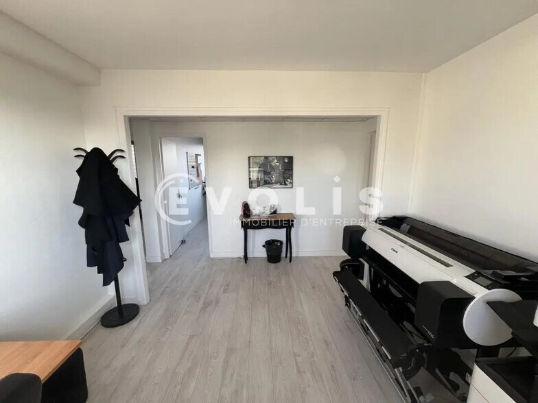 Bureau dans Le Raincy à louer - Photo de l’immeuble – Image 3 sur 11