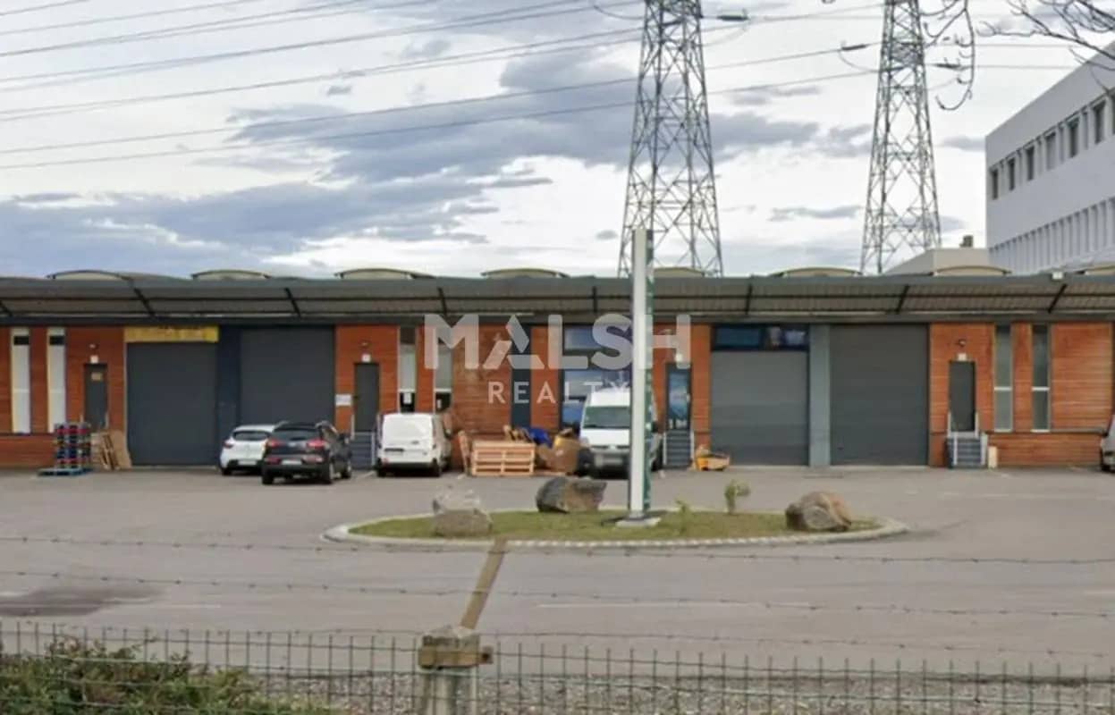 Local d’activités dans Saint-Priest à louer Photo de l’immeuble– Image 1 sur 5