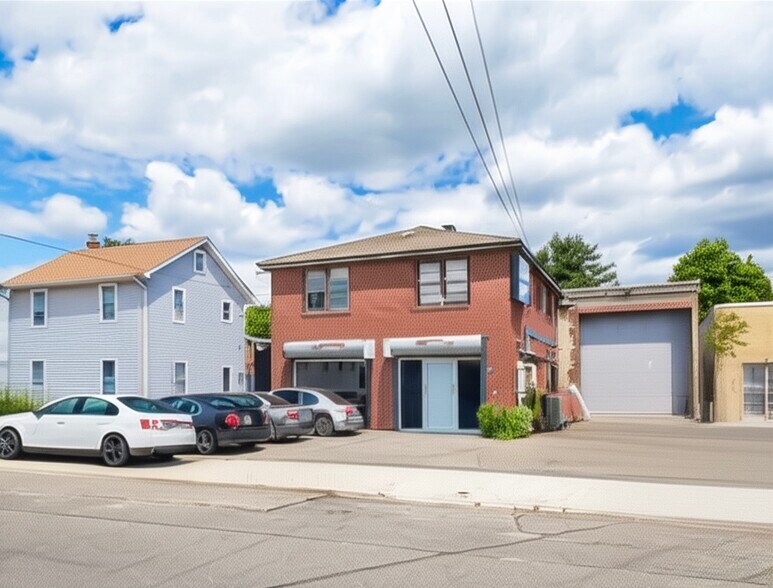 Midland Ave, Hicksville, NY à vendre - Photo de l’immeuble – Image 3 sur 29