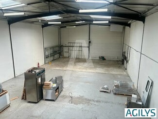 Plus de détails pour Local d'activités à louer