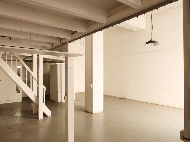 Immeuble residentiel dans Paris à vendre - Photo intérieure – Image 3 sur 5