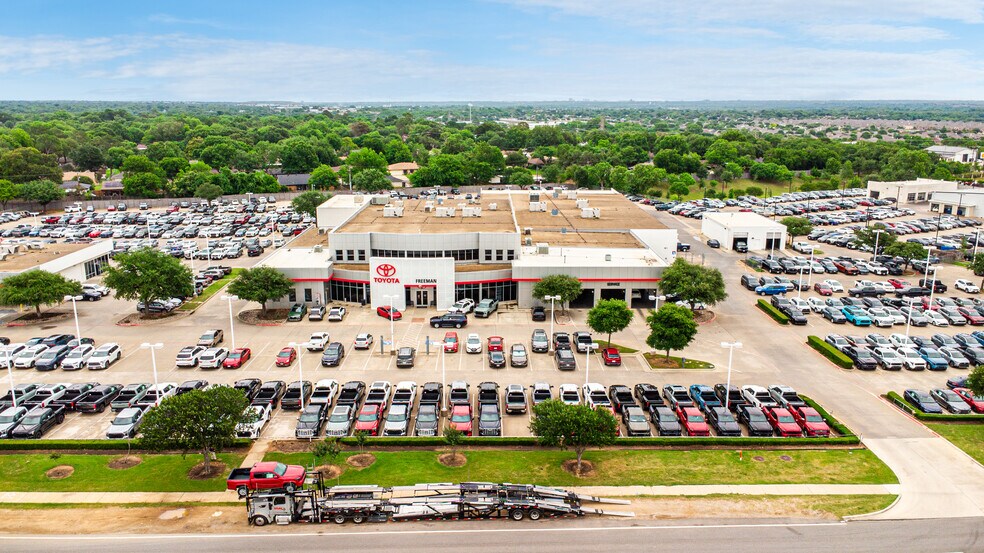 204 NE Loop 820, Hurst, TX à vendre - Photo de l’immeuble – Image 1 sur 9