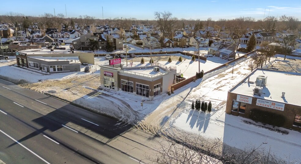 27861 Woodward Ave, Berkley, MI à vendre - Photo de l’immeuble – Image 2 sur 5
