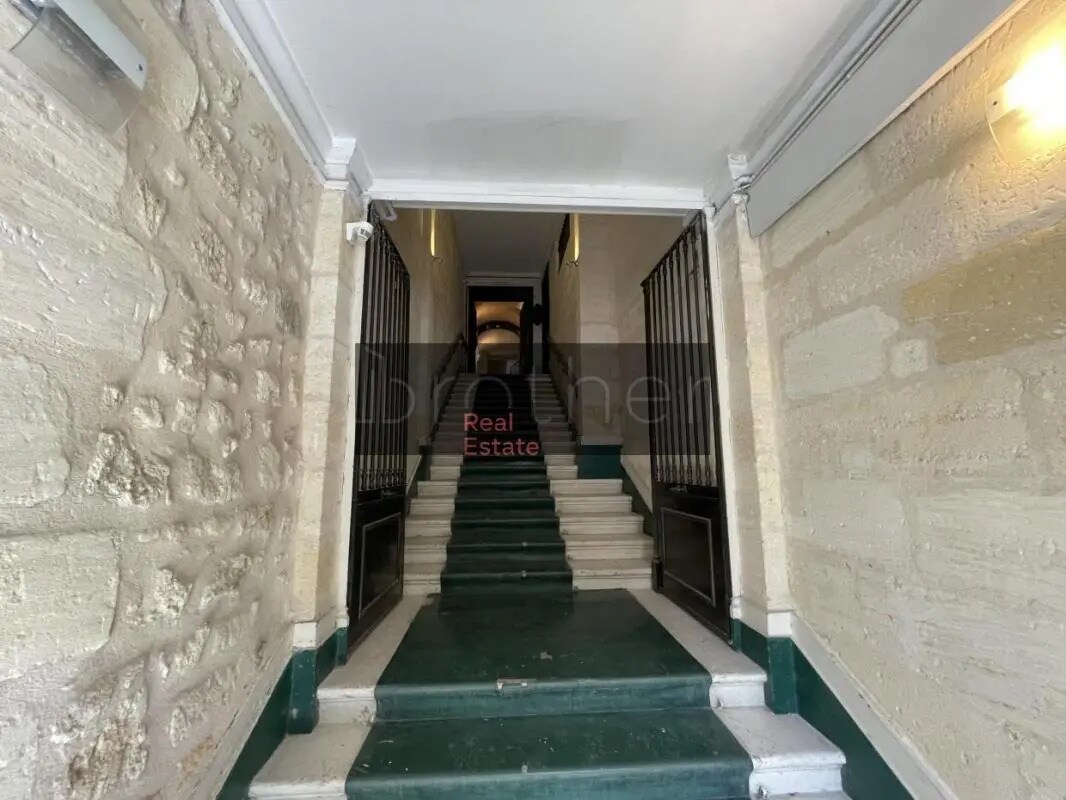 Bureau dans Bordeaux à louer Hall d’entrée– Image 1 sur 9