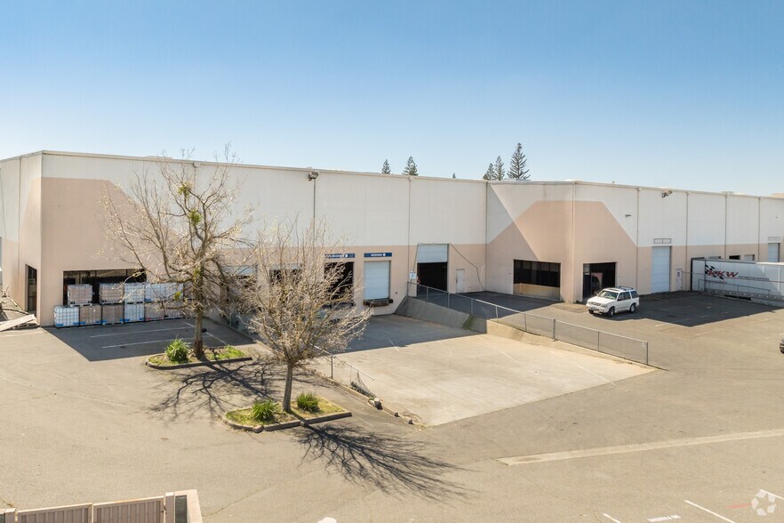 2561 Mercantile Dr, Rancho Cordova, CA à louer - Photo principale – Image 1 sur 10
